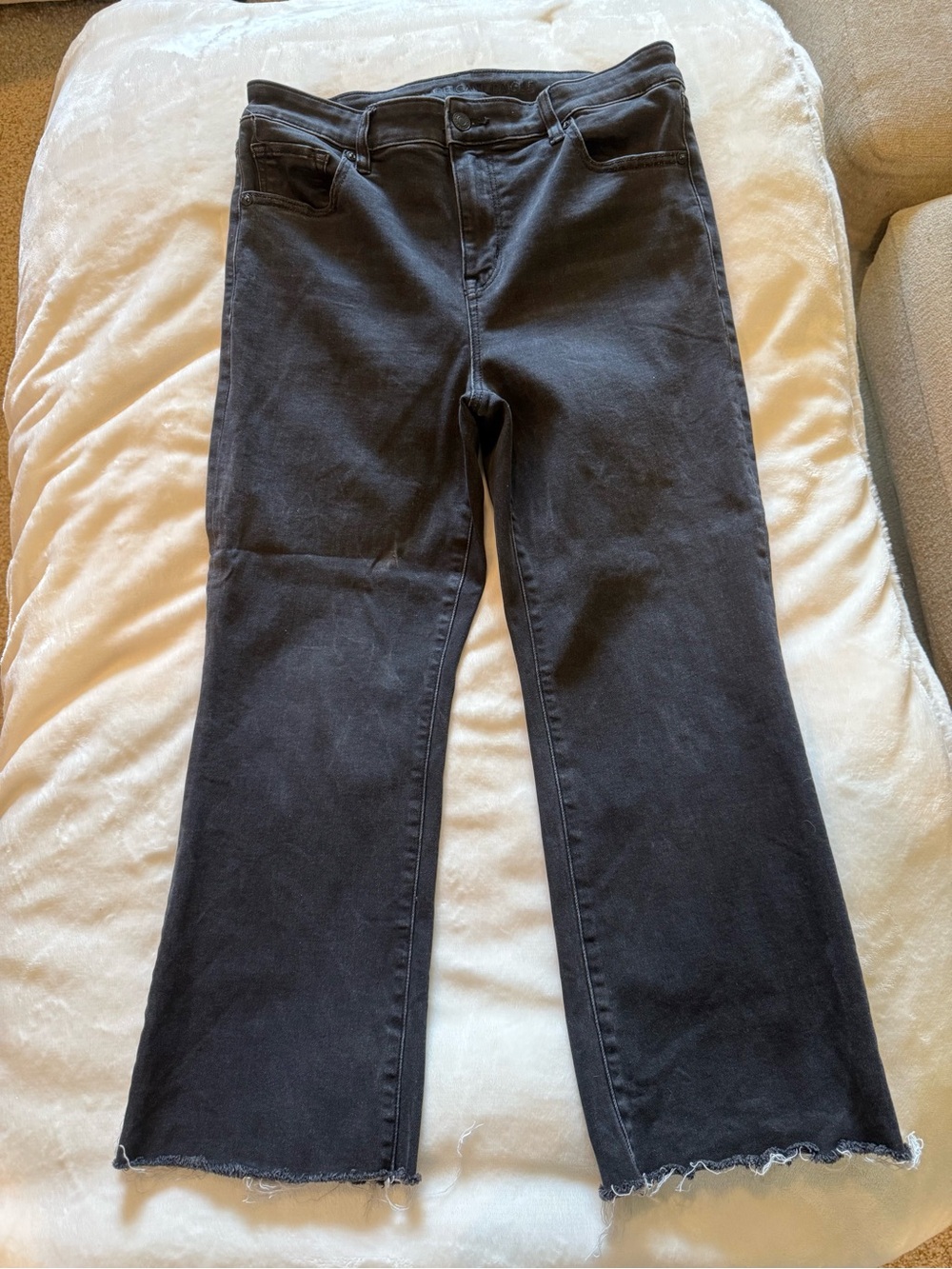 American Eagle black ankle crop jeans